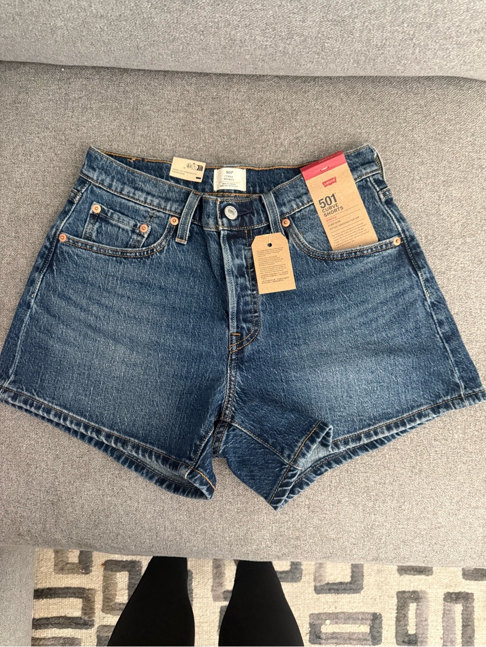 Levi’s 501 Curve Denim Shorts – Size 29 NWT